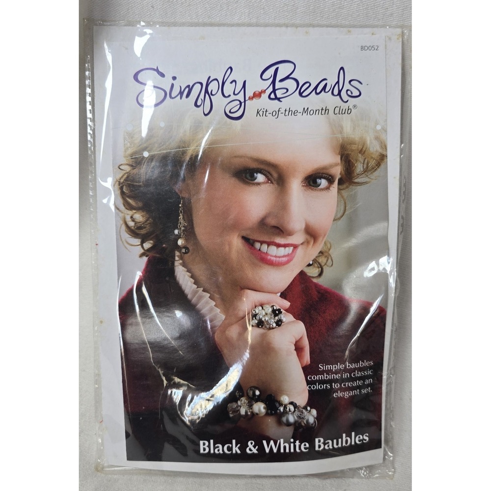 Annie's‎ Simply Beads Kit Of The Month "Black & White Baubles" BD052 Necklace